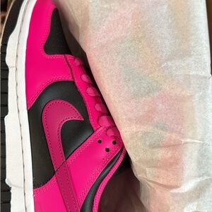 Women’s hot pink Nike dunk low 5.5